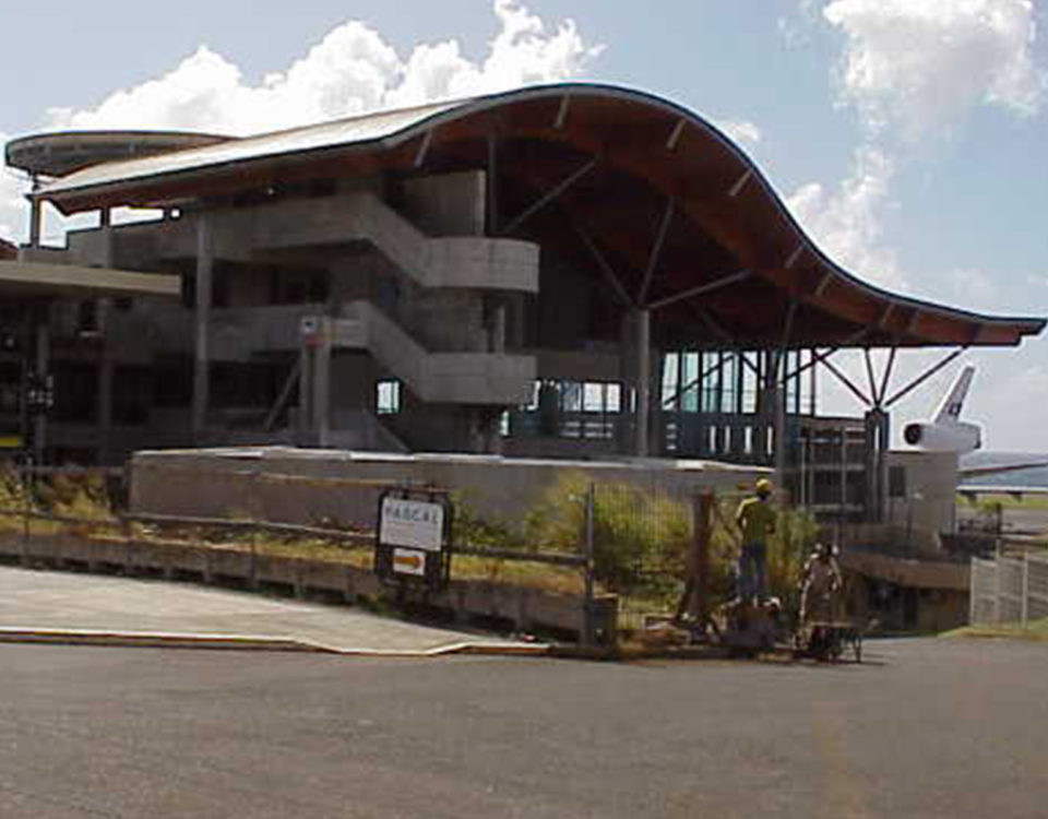 Aéroport Roland Garros de l'architecte Bernard Kohn